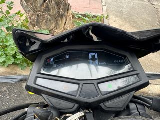 UM XTREET RS 125 Negra y Amarilla