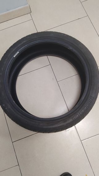 Bridgestone 225/40R19 93W