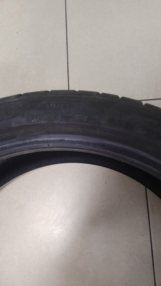 Bridgestone 225/40R19 93W