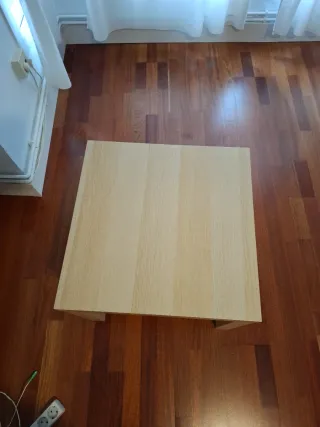 Mesa auxiliar de madera