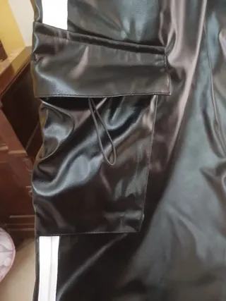 Pantaloni cargo similpelle neri