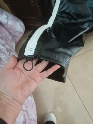 Pantaloni cargo similpelle neri