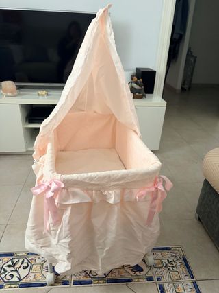 Moisés de juguete rosa bebé