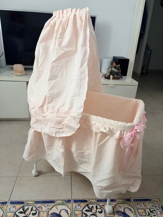 Moisés de juguete rosa bebé