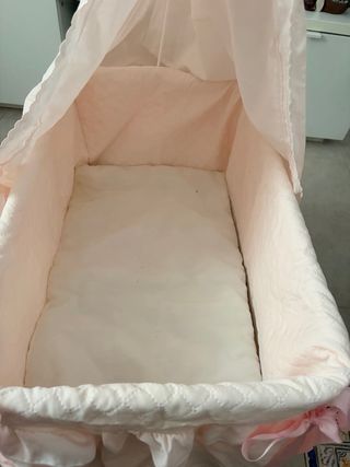 Moisés de juguete rosa bebé