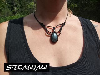 Girocollo in macrame e labradorite