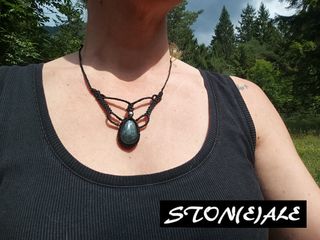 Girocollo in macrame e labradorite