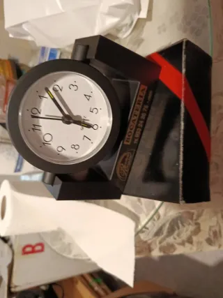 Reloj de mesa negro