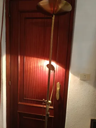 Lámpara de pie de bronce