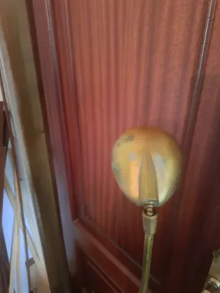 Lámpara de pie de bronce