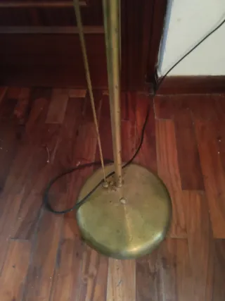 Lámpara de pie de bronce