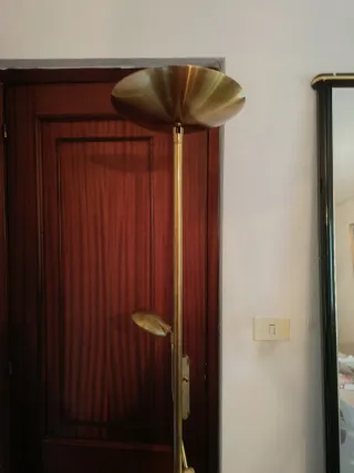 Lámpara de pie de bronce