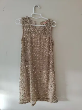 Vestido de fiesta dorado con lentejuelas