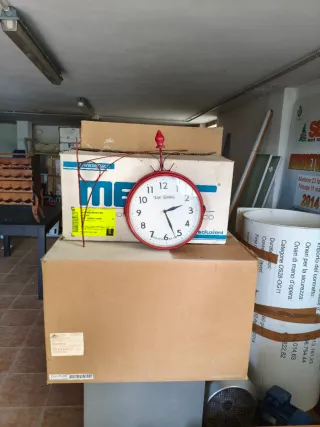 Orologio da parete Train Terminal rosso