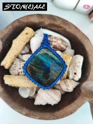Collana con ciondolo in macrame con labradorite