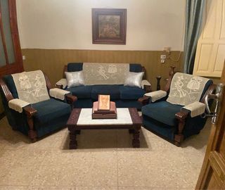 Tresillo de tela y madera