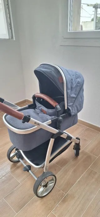 Carrito de bebé WIMI azul.