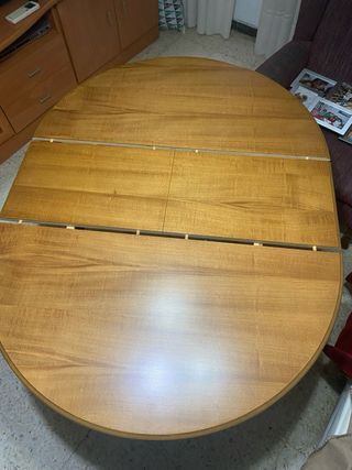 Mesa de salón de madera