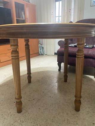 Mesa de salón de madera