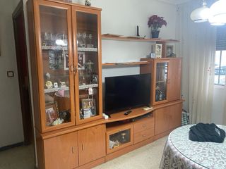 Mesa de salón de madera