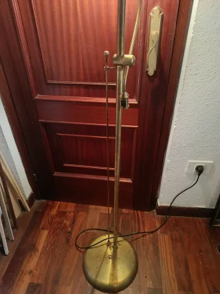Lámpara de pie de bronce