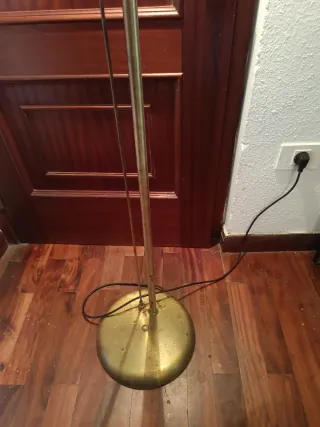 Lámpara de pie de bronce