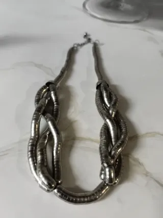 Gargantilla plateada trenzada bisutería