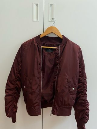 Cazadora Bomber Bershka Roja