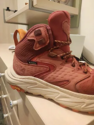 Bota Hoka Megagrip Naranja Beige