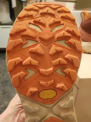 Bota Hoka Megagrip Naranja Beige