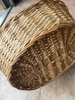 Cesto de mimbre con asa