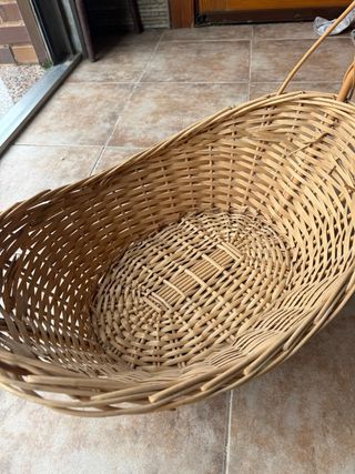 Cesto de mimbre con asa