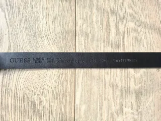 Cintura Guess vera pelle nera con fibbia G