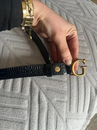 Cintura Guess vera pelle nera con fibbia G