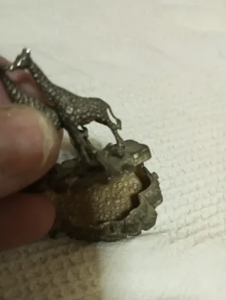 Cajita pastillero miniatura jirafas.