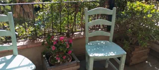 Conjunto 2 sillas y mesita madera