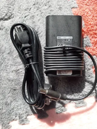 Alimentatore Dell 65 Watt.