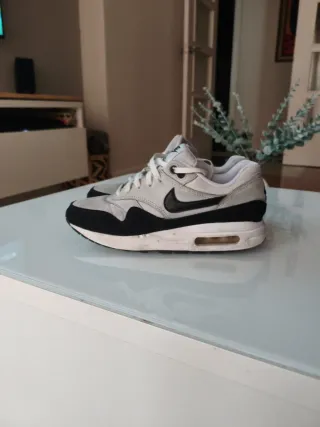 Nike Air Max 1 Blancas y Negras