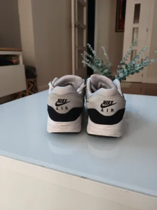 Nike Air Max 1 Blancas y Negras