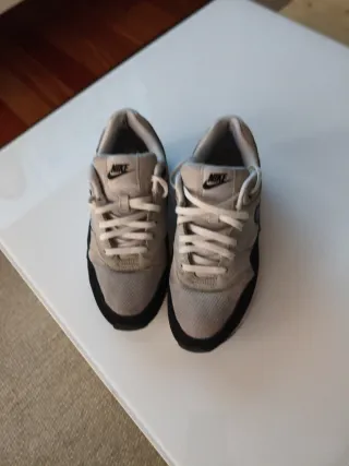 Nike Air Max 1 Blancas y Negras