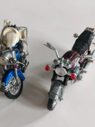 2 modellini moto Harley Davidson e Suzuki GT 750