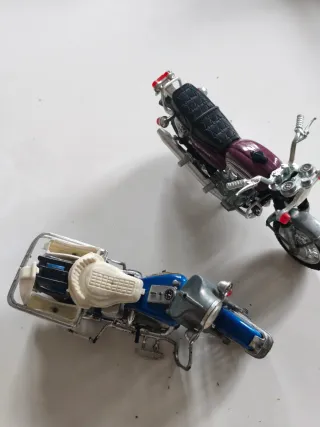 2 modellini moto Harley Davidson e Suzuki GT 750