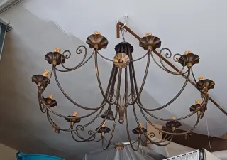 Lampadario in ferro battutto lavorato a mano