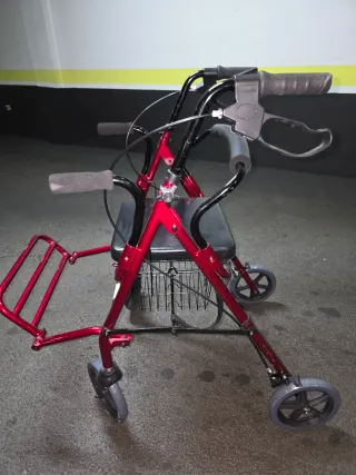 Silla para mayores doble uso.