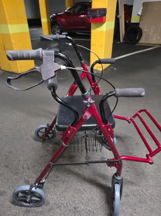 Silla para mayores doble uso.