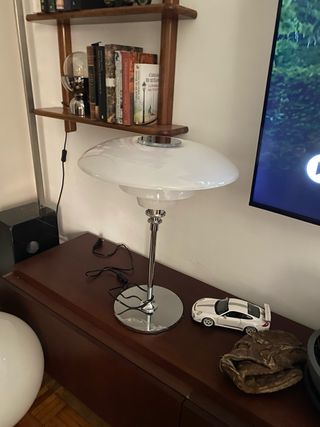 Lámpara de mesa estilo Louis Poulsen