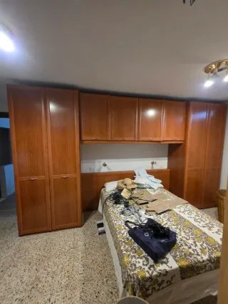 Muebles de dormitorio: cama y armario
