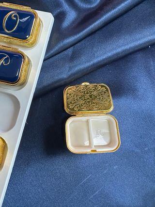 Scatoline portagioie/pillole con lettera