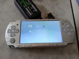 PSP 2000 Ice Silver