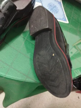 Mocasines negros charol con flecos